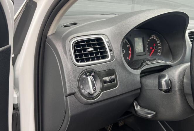 Volkswagen Polo V с пробегом 2015 года, цена 780 000 рублей, 196376 км, седан, Автокод Объявления