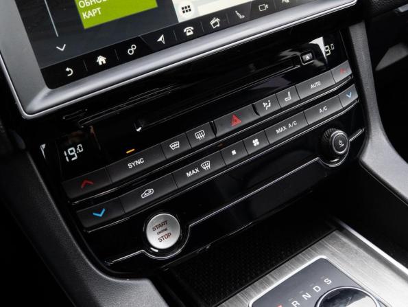 Jaguar F-Pace I с пробегом 2016 года, цена 2 240 000 рублей, 155898 км, внедорожник, Автокод Объявления