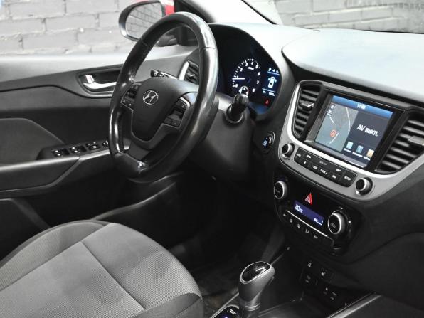 Hyundai Solaris II с пробегом 2017 года, цена 1 250 000 рублей, 74868 км, седан, Автокод Объявления