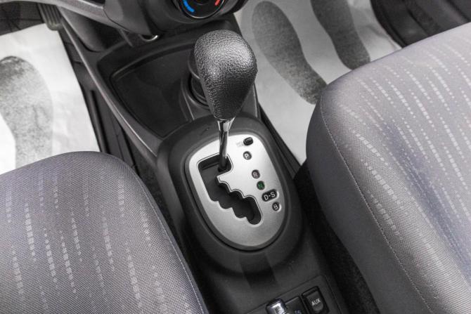 Toyota Yaris II Рестайлинг с пробегом 2009 года, цена 499 000 рублей, 332000 км, хэтчбек, Автокод Объявления