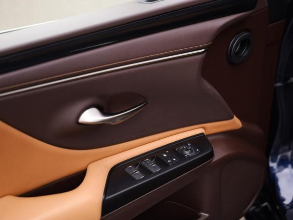 Lexus ES VII с пробегом 2021 года, цена 3 639 000 рублей, 132100 км, седан, Автокод Объявления