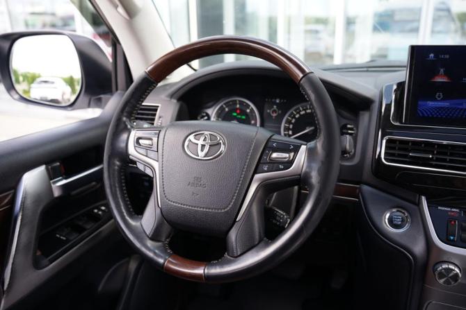 Toyota Land Cruiser 200 Series Рестайлинг 2 с пробегом 2015 года, цена 5 350 000 рублей, 229000 км, внедорожник, Автокод Объявления