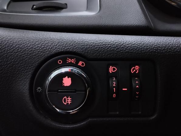 Opel Astra J Рестайлинг с пробегом 2012 года, цена 650 000 рублей, 213142 км, хэтчбек, Автокод Объявления
