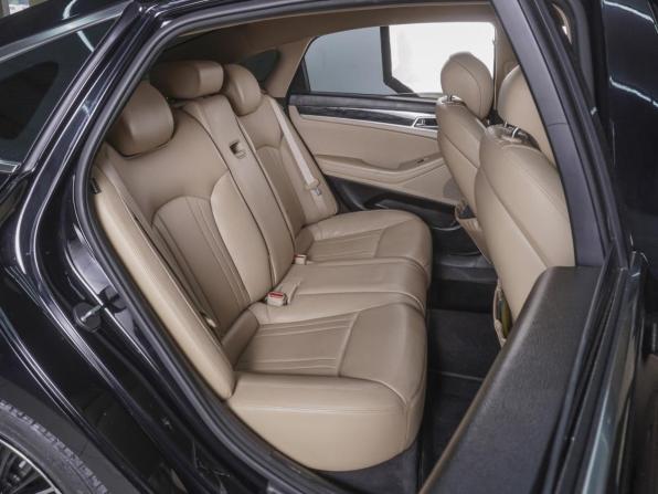 Hyundai Genesis II с пробегом 2014 года, цена 1 690 000 рублей, 257085 км, седан, Автокод Объявления
