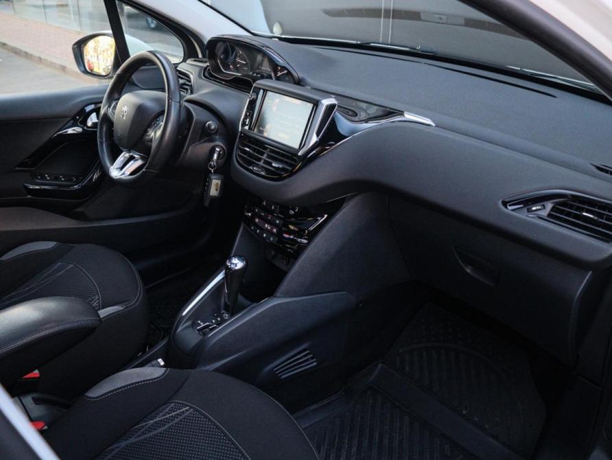 Peugeot 208 I Москва  - изображение 7