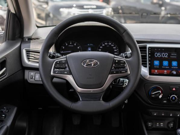 Hyundai Solaris II с пробегом 2018 года, цена 1 279 000 рублей, 96660 км, седан, Автокод Объявления