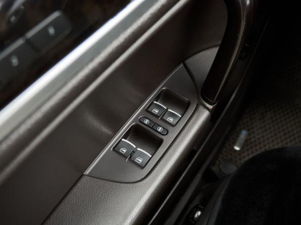 Volkswagen Touareg II с пробегом 2011 года, цена 1 670 000 рублей, 402349 км, внедорожник, Автокод Объявления