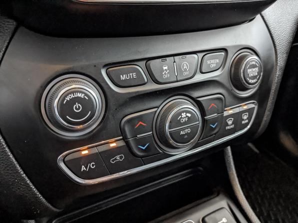 Jeep Cherokee V (KL) Рестайлинг с пробегом 2018 года, цена 2 580 000 рублей, 73810 км, внедорожник, Автокод Объявления