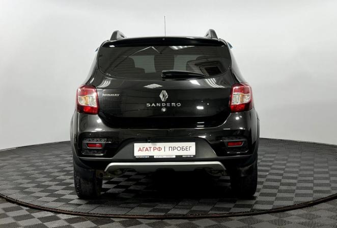 Renault Sandero II с пробегом 2015 года, цена 710 000 рублей, 211237 км, хэтчбек, Автокод Объявления