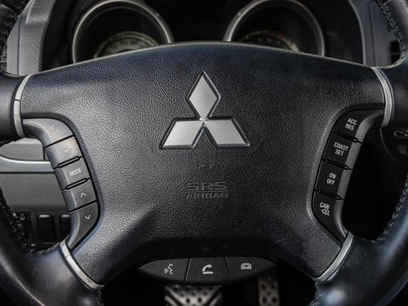 Mitsubishi Pajero IV Рестайлинг 1 с пробегом 2011 года, цена 2 040 000 рублей, 266699 км, внедорожник, Автокод Объявления