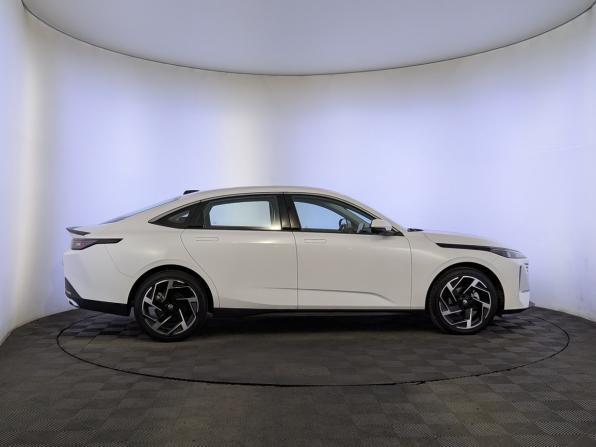 Changan Lamore с пробегом 2024 года, цена 2 379 000 рублей, 178 км, седан, Автокод Объявления