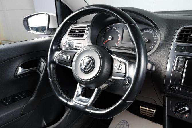 Volkswagen Polo V Рестайлинг с пробегом 2018 года, цена 1 429 000 рублей, 119300 км, седан, Автокод Объявления