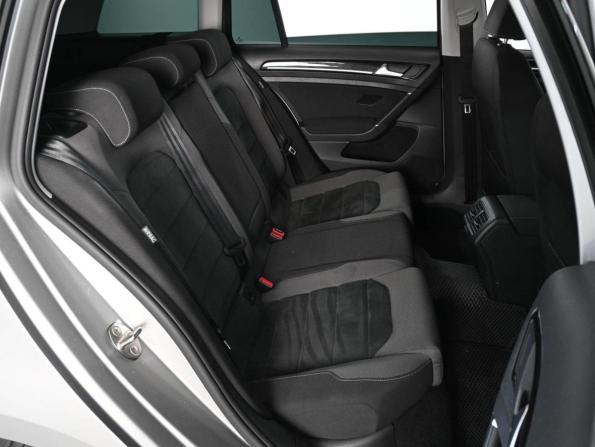 Volkswagen Golf VII Рестайлинг с пробегом 2018 года, цена 1 379 000 рублей, 258099 км, универсал, Автокод Объявления