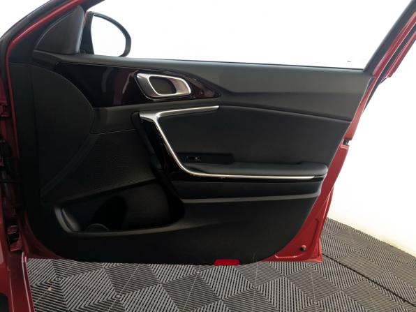 Kia Ceed III с пробегом 2021 года, цена 2 100 000 рублей, 74950 км, универсал, Автокод Объявления