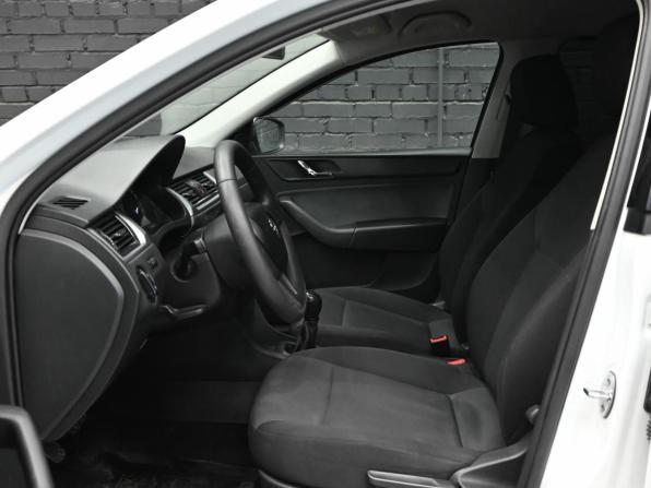 Skoda Rapid I с пробегом 2017 года, цена 1 030 000 рублей, 175496 км, лифтбек, Автокод Объявления