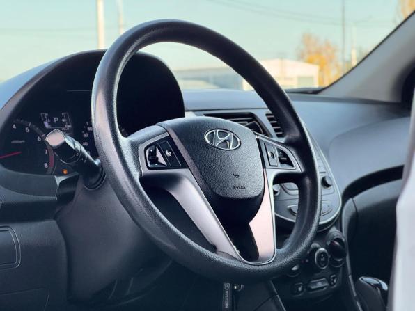 Hyundai Solaris I Рестайлинг с пробегом 2015 года, цена 1 130 000 рублей, 119972 км, седан, Автокод Объявления