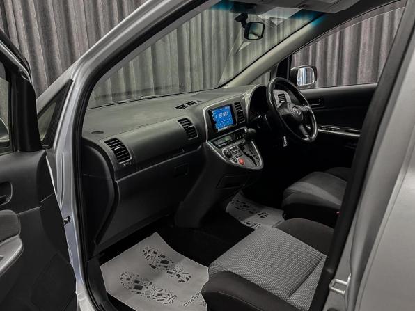 Toyota Wish I с пробегом 2003 года, цена 700 000 рублей, 220000 км, минивэн, Автокод Объявления