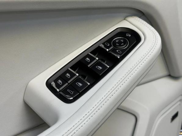 Porsche Macan I Рестайлинг 2 с пробегом 2024 года, цена 10 990 000 рублей, 11192 км, внедорожник, Автокод Объявления