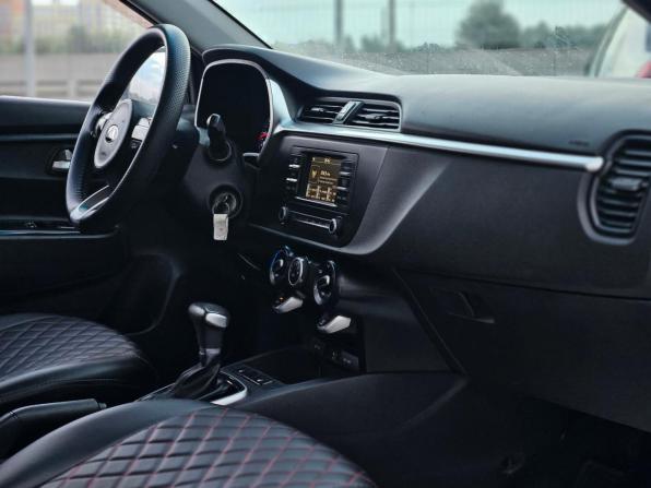 Kia Rio IV Рестайлинг с пробегом 2021 года, цена 1 369 000 рублей, 90000 км, седан, Автокод Объявления