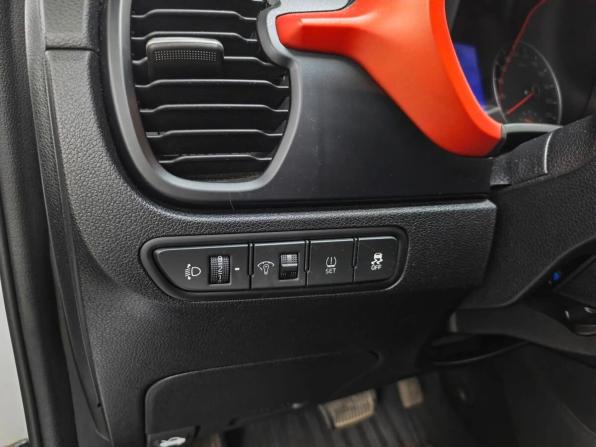 Kia Rio IV Рестайлинг с пробегом 2021 года, цена 1 749 000 рублей, 57093 км, хэтчбек, Автокод Объявления