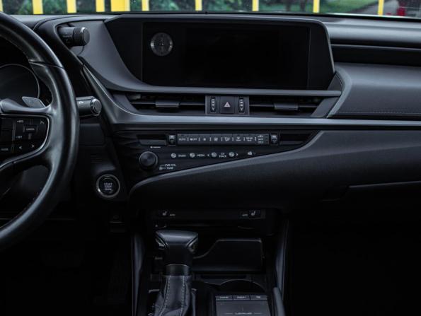 Lexus ES VII с пробегом 2019 года, цена 2 798 000 рублей, 120923 км, седан, Автокод Объявления