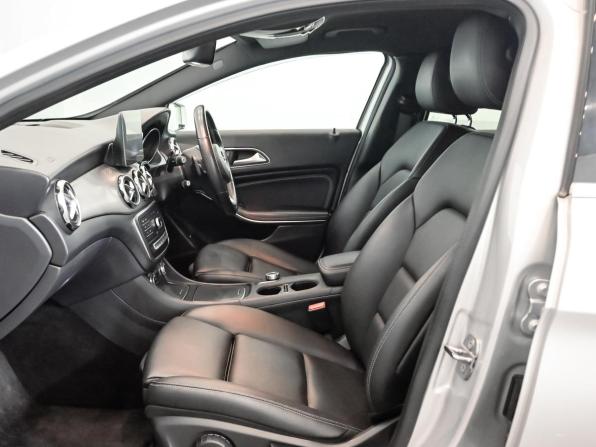 Mercedes-Benz GLA I (X156) Рестайлинг с пробегом 2018 года, цена 2 200 000 рублей, 45605 км, внедорожник, Автокод Объявления