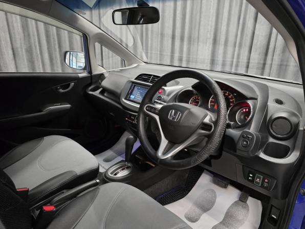 Honda Fit II с пробегом 2011 года, цена 730 000 рублей, 87000 км, хэтчбек, Автокод Объявления