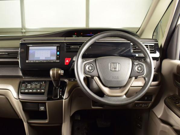 Honda Stepwgn V с пробегом 2016 года, цена 1 879 995 рублей, 58919 км, минивэн, Автокод Объявления
