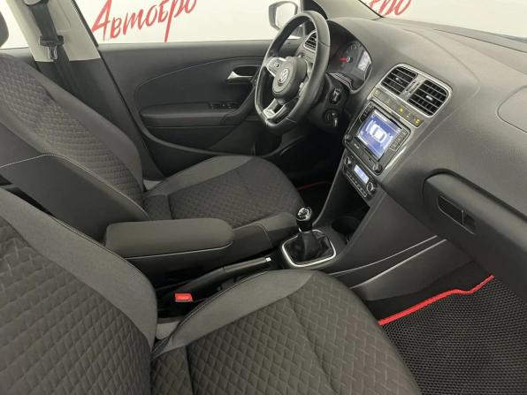 Volkswagen Polo V Рестайлинг с пробегом 2018 года, цена 939 000 рублей, 136618 км, седан, Автокод Объявления