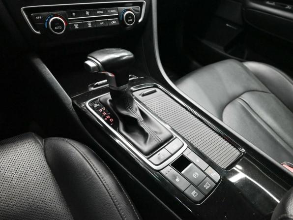 Kia Optima IV Рестайлинг с пробегом 2018 года, цена 2 340 000 рублей, 111243 км, седан, Автокод Объявления