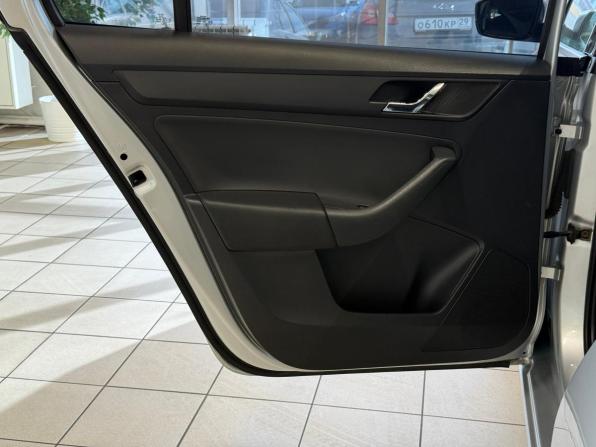 Skoda Rapid I с пробегом 2014 года, цена 1 130 000 рублей, 134978 км, лифтбек, Автокод Объявления