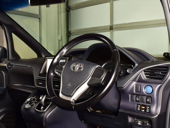 Toyota Voxy III (R80) с пробегом 2014 года, цена 1 649 999 рублей, 184047 км, минивэн, Автокод Объявления