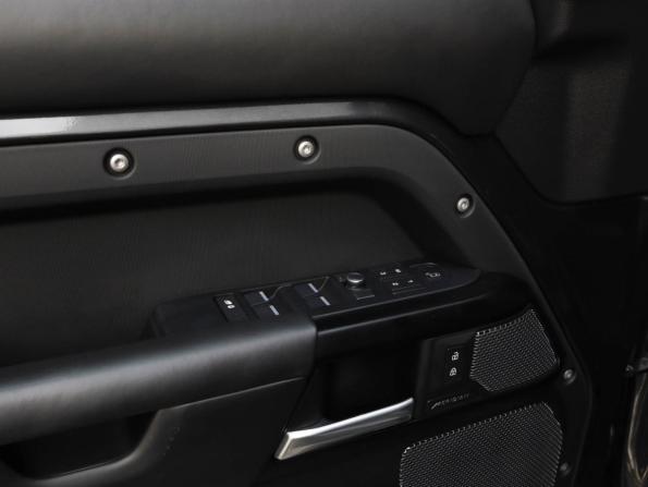 Land Rover Defender II с пробегом 2020 года, цена 4 099 000 рублей, 116654 км, внедорожник, Автокод Объявления