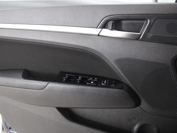 Hyundai Elantra VI (AD) Рестайлинг с пробегом 2019 года, цена 1 589 900 рублей, 168725 км, седан, Автокод Объявления