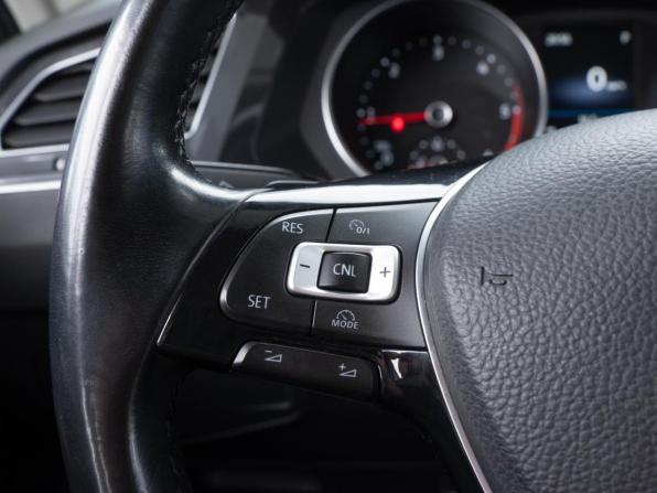 Volkswagen Tiguan II с пробегом 2017 года, цена 2 449 000 рублей, 155867 км, внедорожник, Автокод Объявления