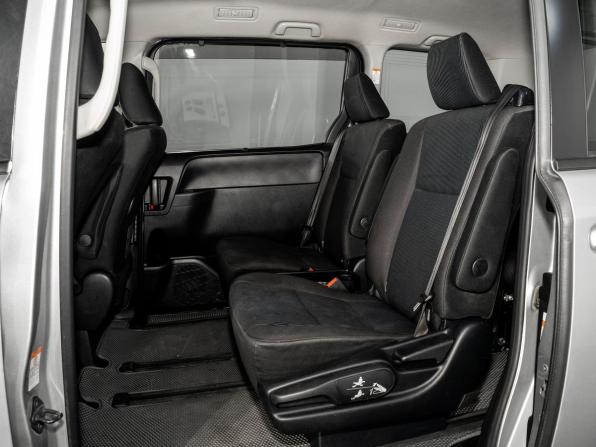 Toyota Voxy III (R80) Рестайлинг с пробегом 2017 года, цена 1 825 000 рублей, 133792 км, минивэн, Автокод Объявления