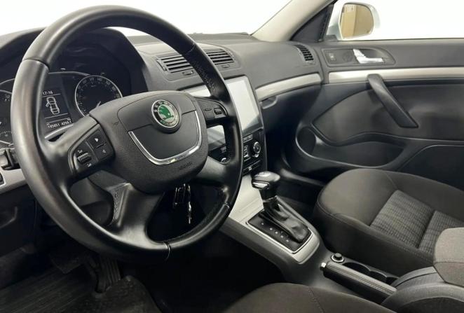 Skoda Octavia II (A5) Рестайлинг с пробегом 2011 года, цена 820 000 рублей, 196000 км, лифтбек, Автокод Объявления