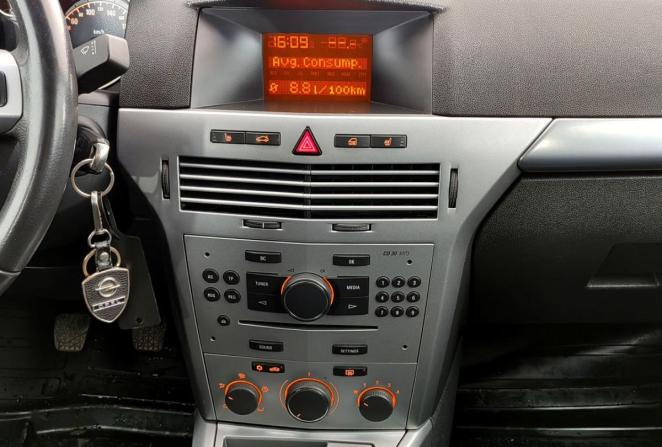 Opel Astra J Рестайлинг с пробегом 2013 года, цена 680 000 рублей, 177520 км, седан, Автокод Объявления