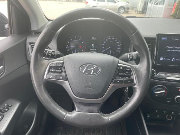 Hyundai Solaris II Рестайлинг с пробегом 2021 года, цена 1 415 500 рублей, 120000 км, седан, Автокод Объявления