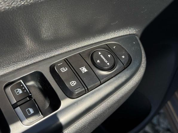Kia Rio IV с пробегом 2018 года, цена 1 319 000 рублей, 83800 км, седан, Автокод Объявления