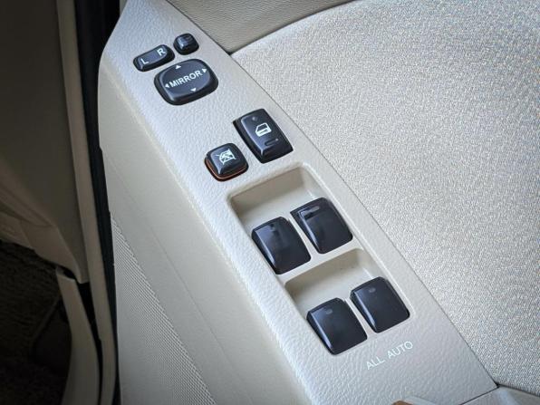 Toyota ISis I Рестайлинг с пробегом 2009 года, цена 1 099 900 рублей, 192000 км, минивэн, Автокод Объявления