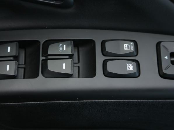Hyundai ix35 I Рестайлинг с пробегом 2015 года, цена 955 000 рублей, 311900 км, внедорожник, Автокод Объявления