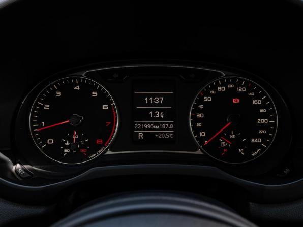Audi A1 I (8X) с пробегом 2011 года, цена 990 000 рублей, 221926 км, хэтчбек, Автокод Объявления