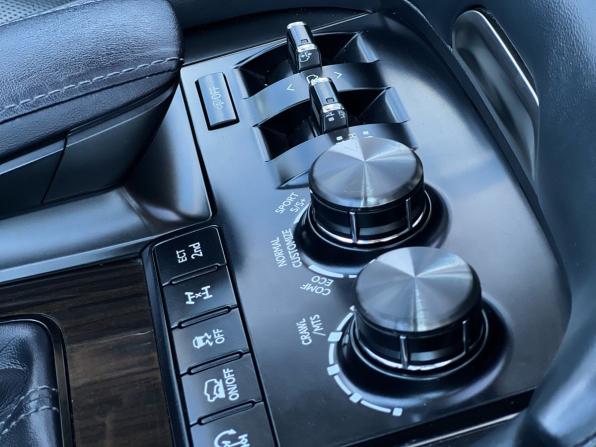 Lexus LX III Рестайлинг 2 с пробегом 2016 года, цена 5 449 000 рублей, 219620 км, внедорожник, Автокод Объявления