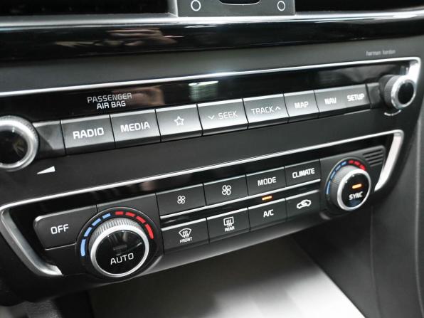 Kia Optima IV Рестайлинг с пробегом 2018 года, цена 2 099 900 рублей, 82231 км, седан, Автокод Объявления
