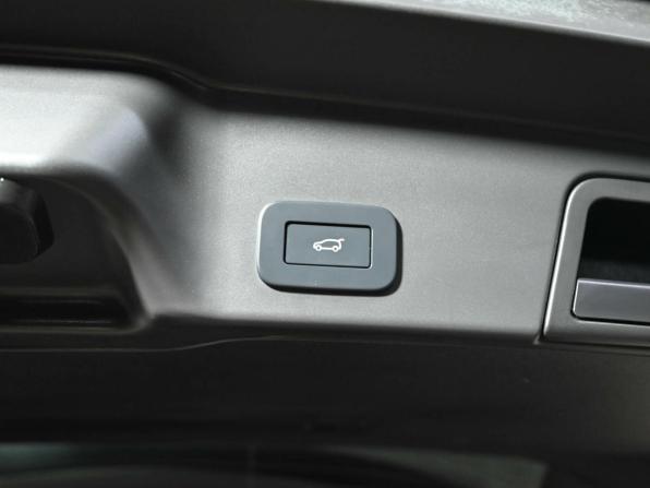 Land Rover Range Rover Evoque II Рестайлинг с пробегом 2024 года, цена 5 265 000 рублей, 7577 км, внедорожник, Автокод Объявления