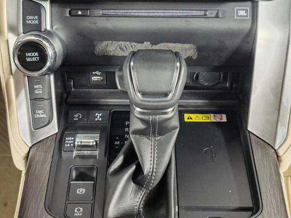 Toyota Land Cruiser 300 Series с пробегом 2022 года, цена 9 999 000 рублей, 45930 км, внедорожник, Автокод Объявления