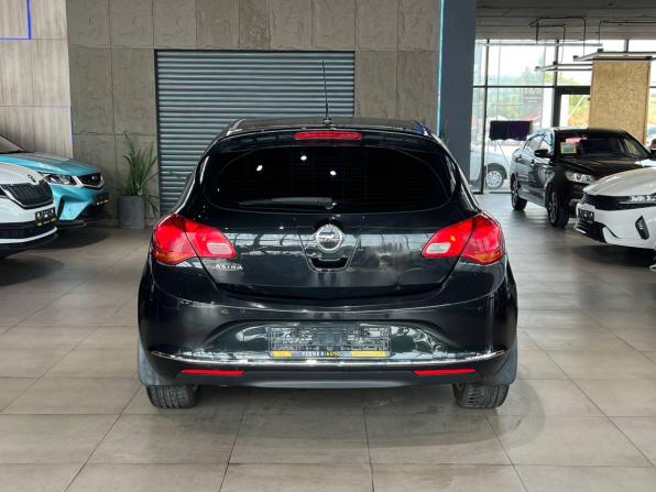 Opel Astra J Рестайлинг с пробегом 2014 года, цена 1 090 000 рублей, 115299 км, хэтчбек, Автокод Объявления