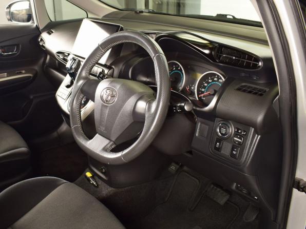 Toyota Wish II с пробегом 2011 года, цена 1 369 995 рублей, 126934 км, минивэн, Автокод Объявления
