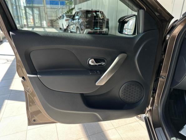 Renault Sandero II Рестайлинг с пробегом 2019 года, цена 1 090 000 рублей, 135000 км, хэтчбек, Автокод Объявления